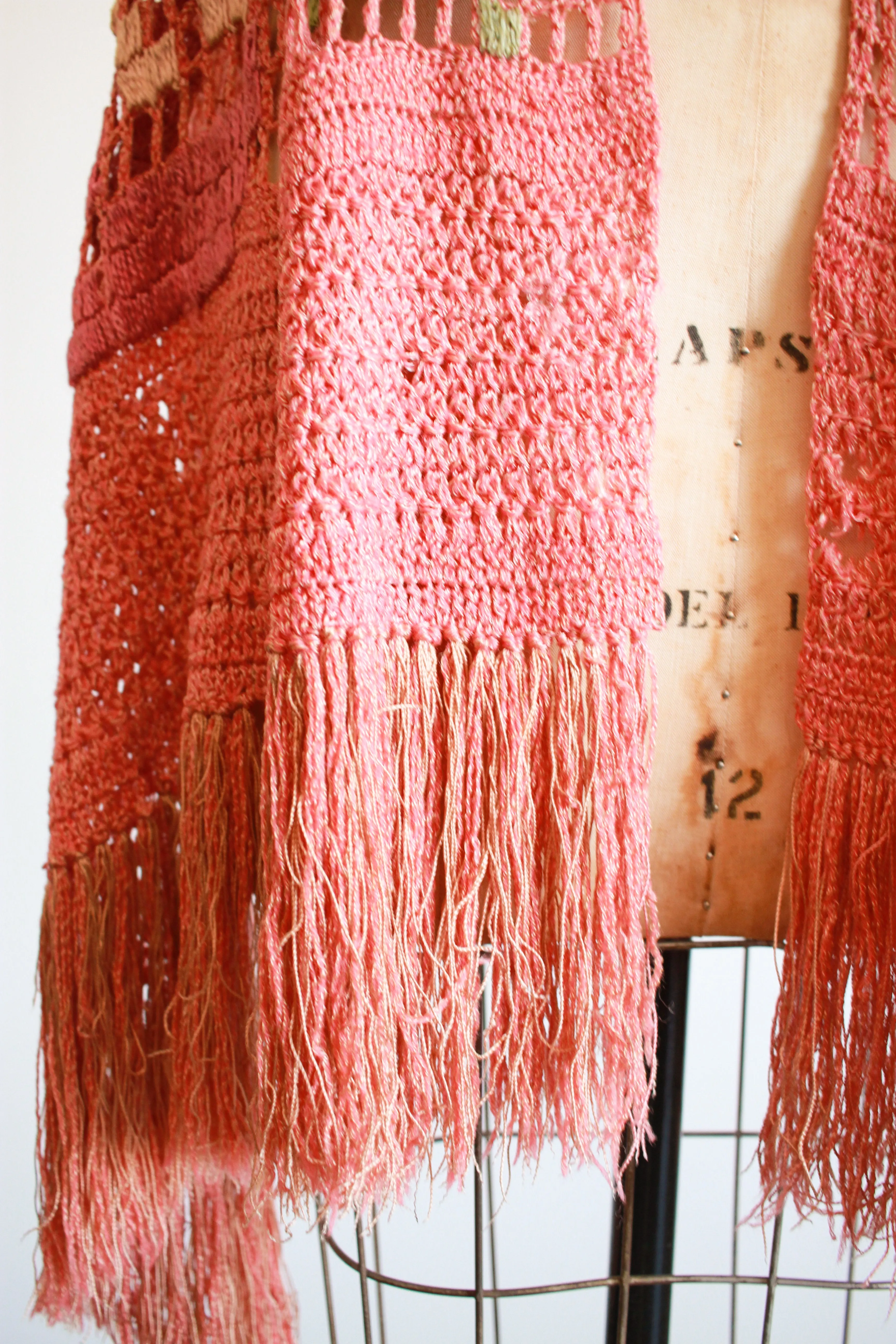 1950s Salmon Knit Fringe Shawl