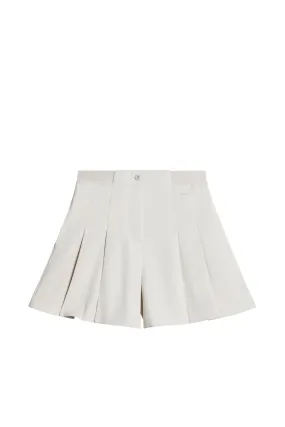 Arella Pleated Shorts / Moonbeam