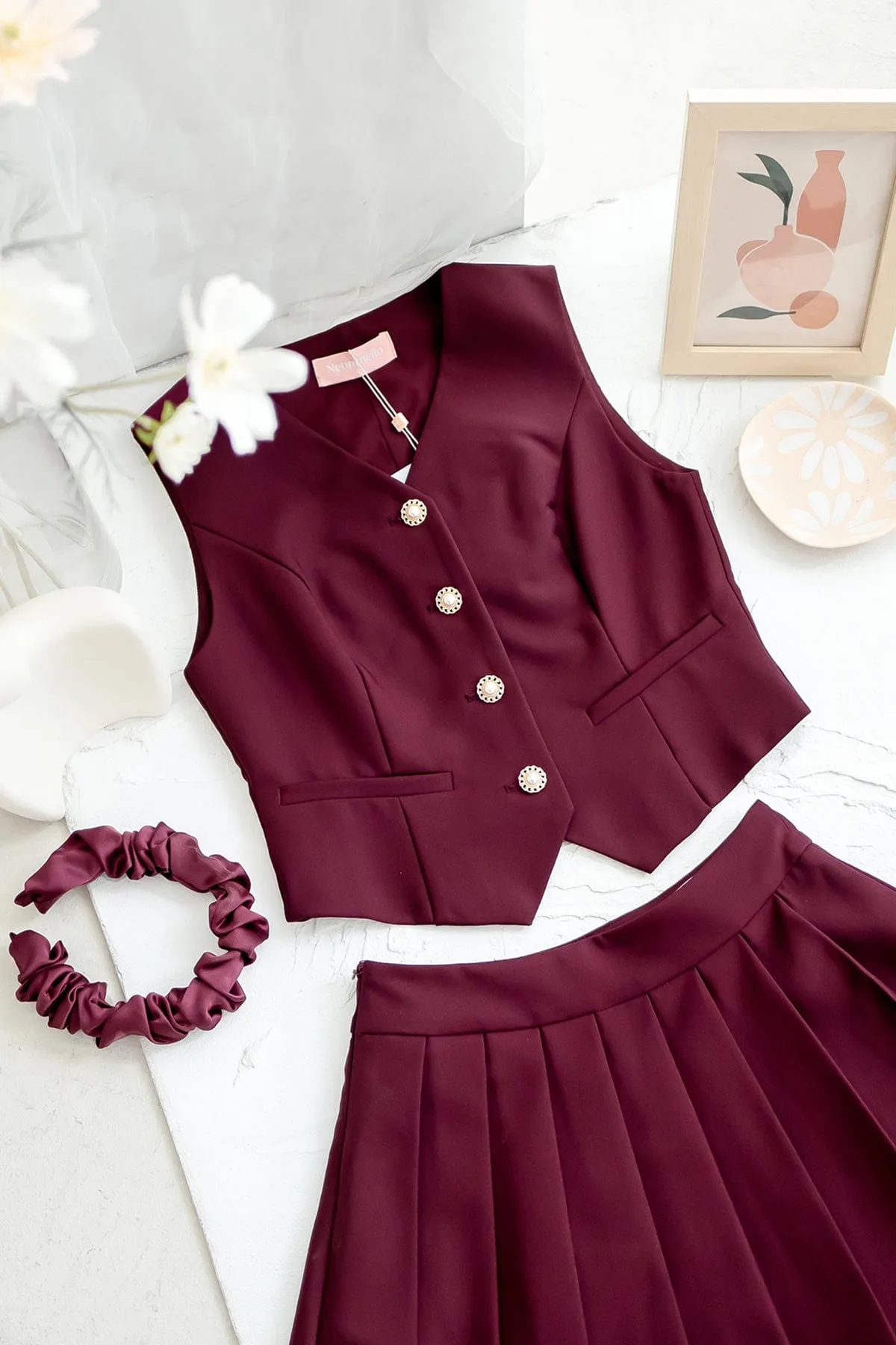 CAMU PLEATED SKIRT IN WINE