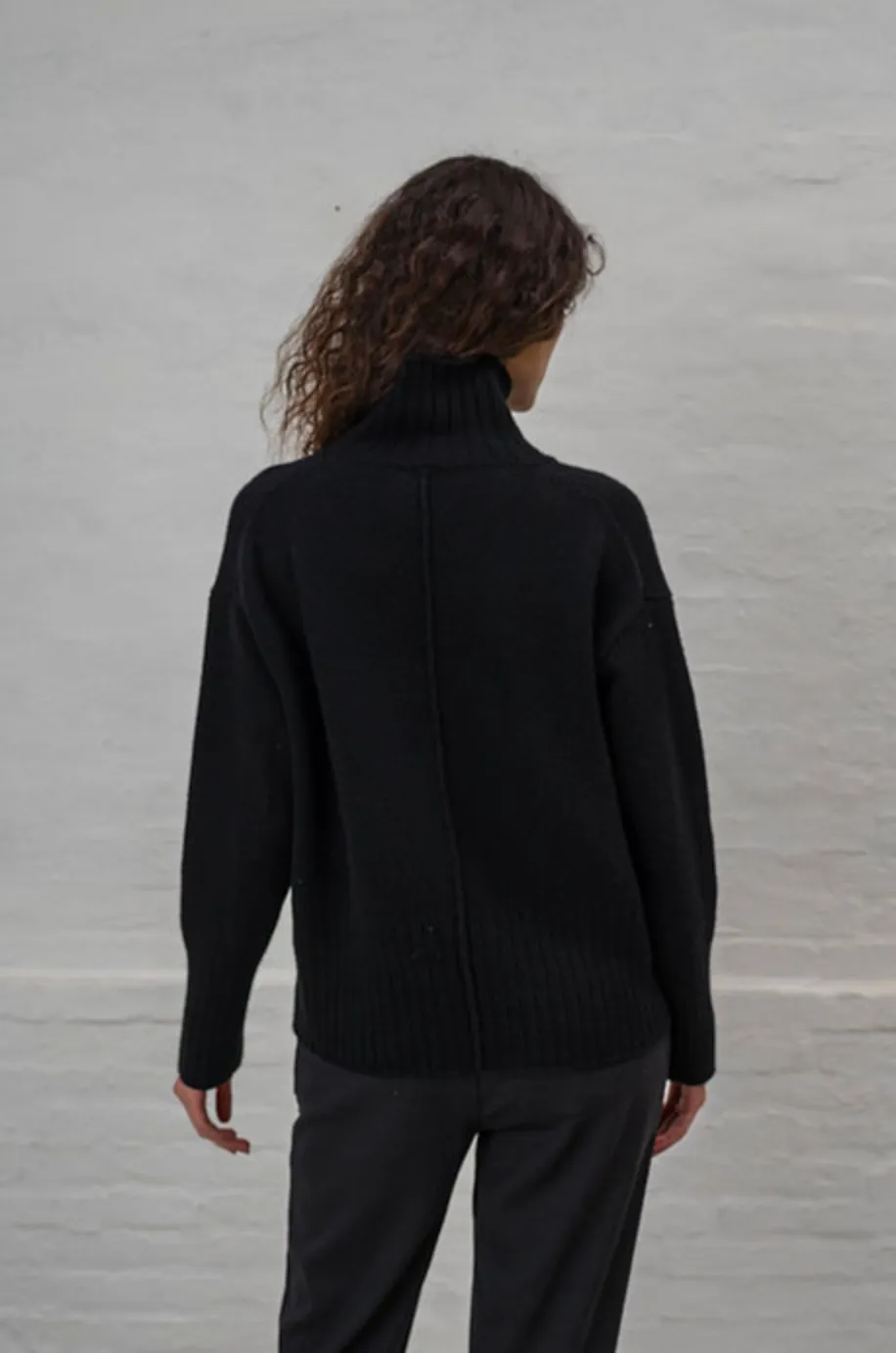 HIGH NECK PULLOVER - FW2403 - BLACK