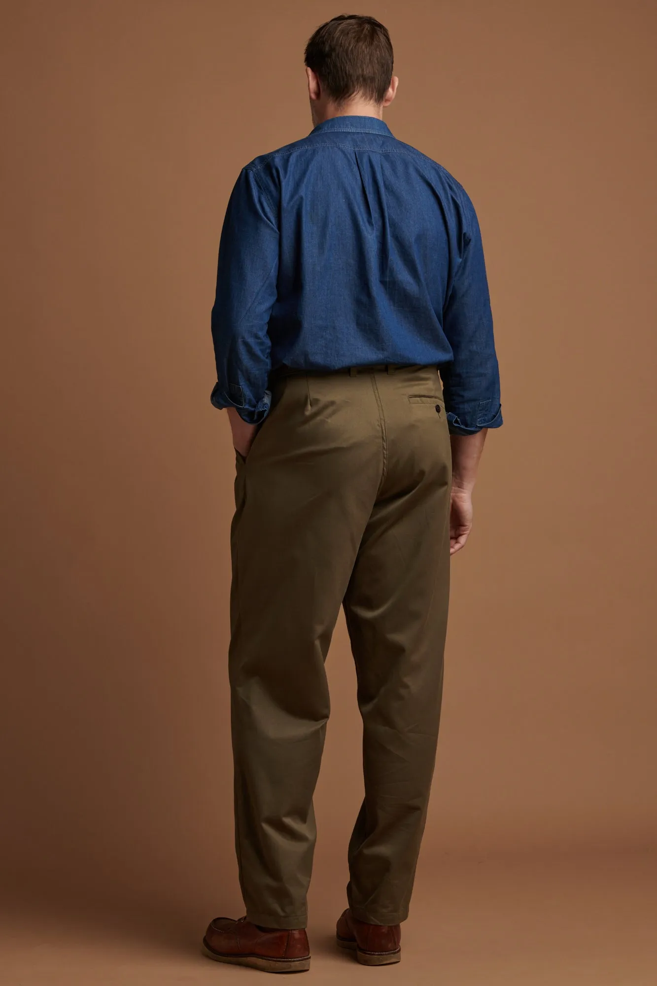 Men's Pleated Cotton Chino - Olive