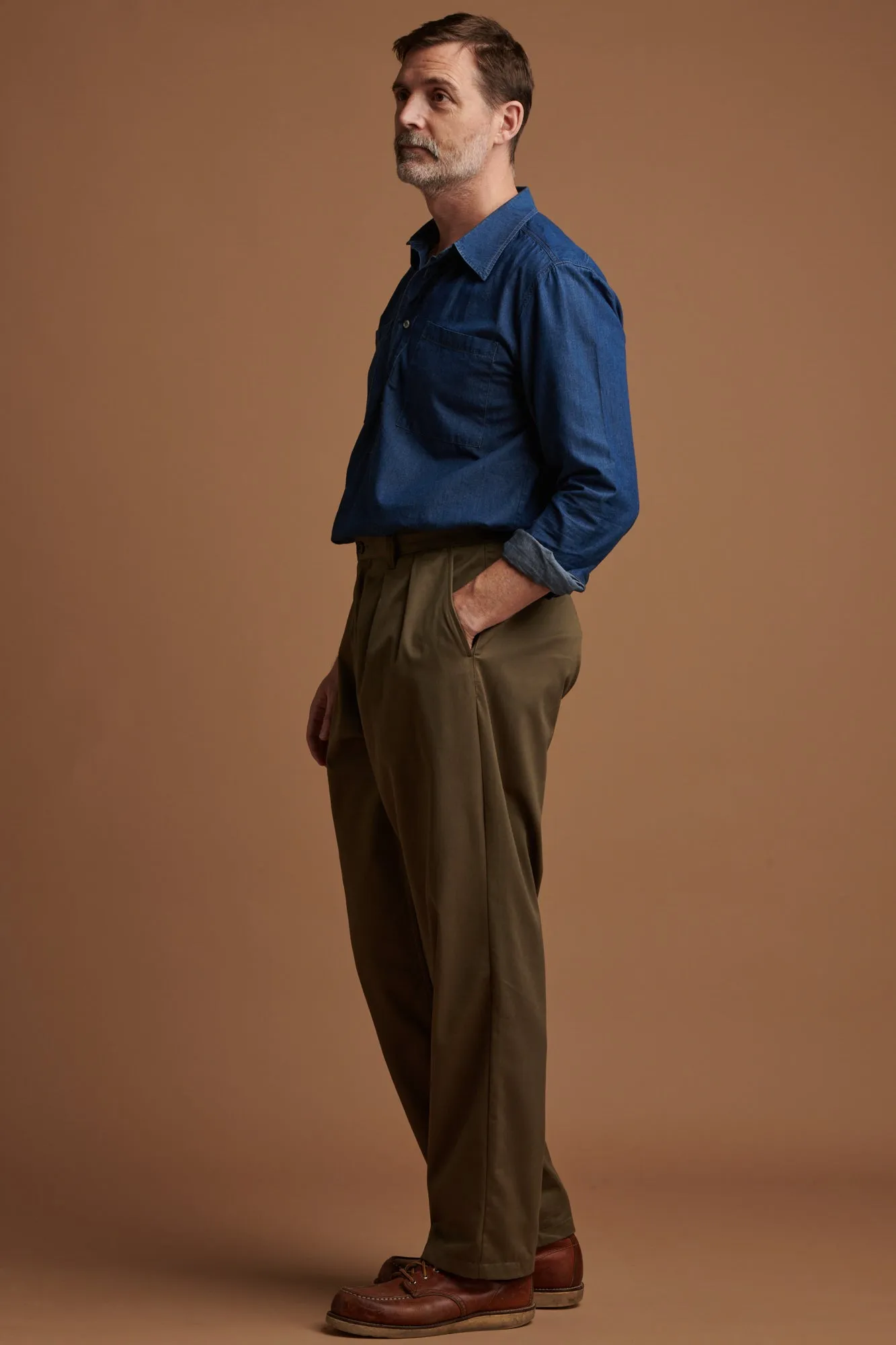 Men's Pleated Cotton Chino - Olive