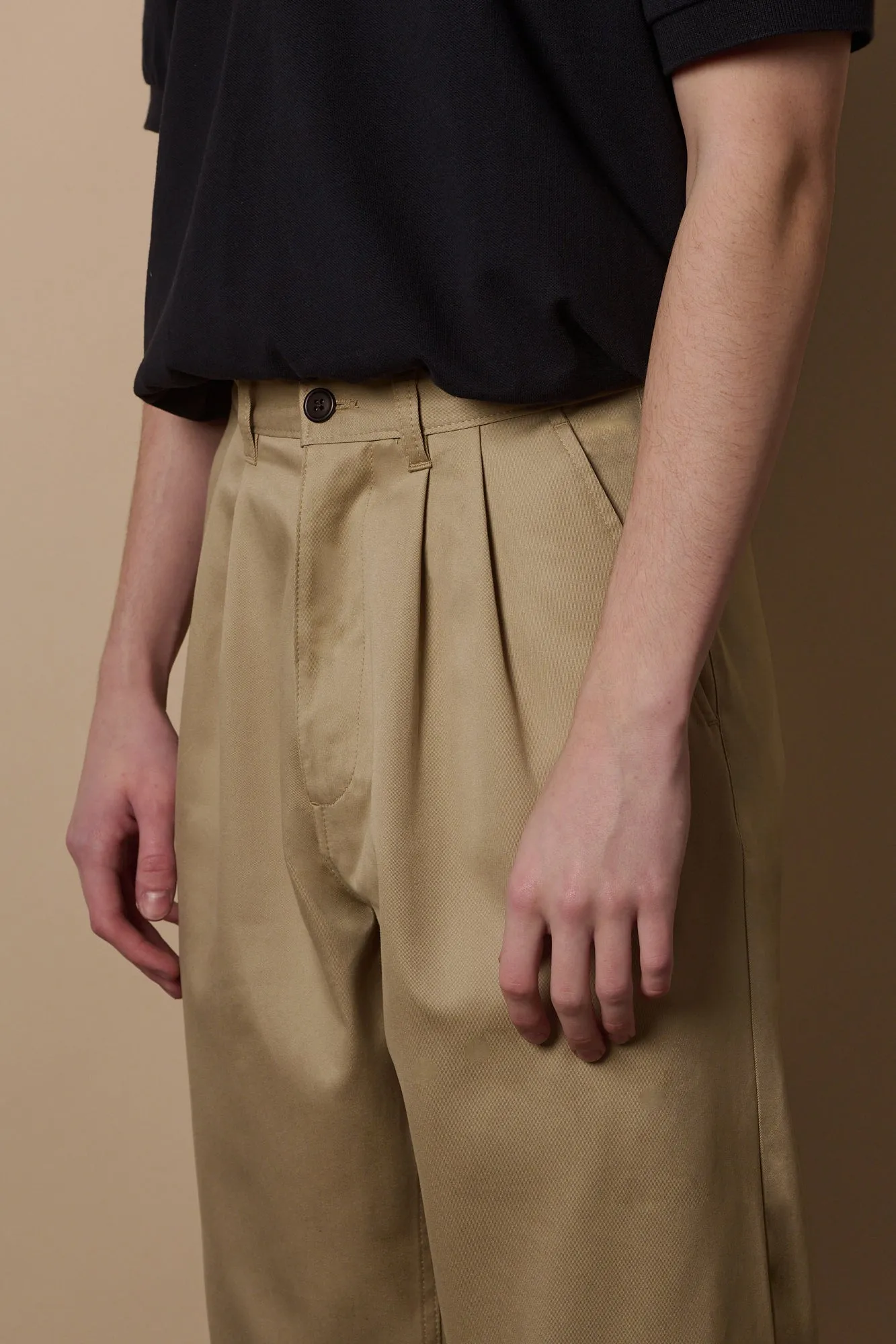 Men's Pleated Cotton Chino - Stone