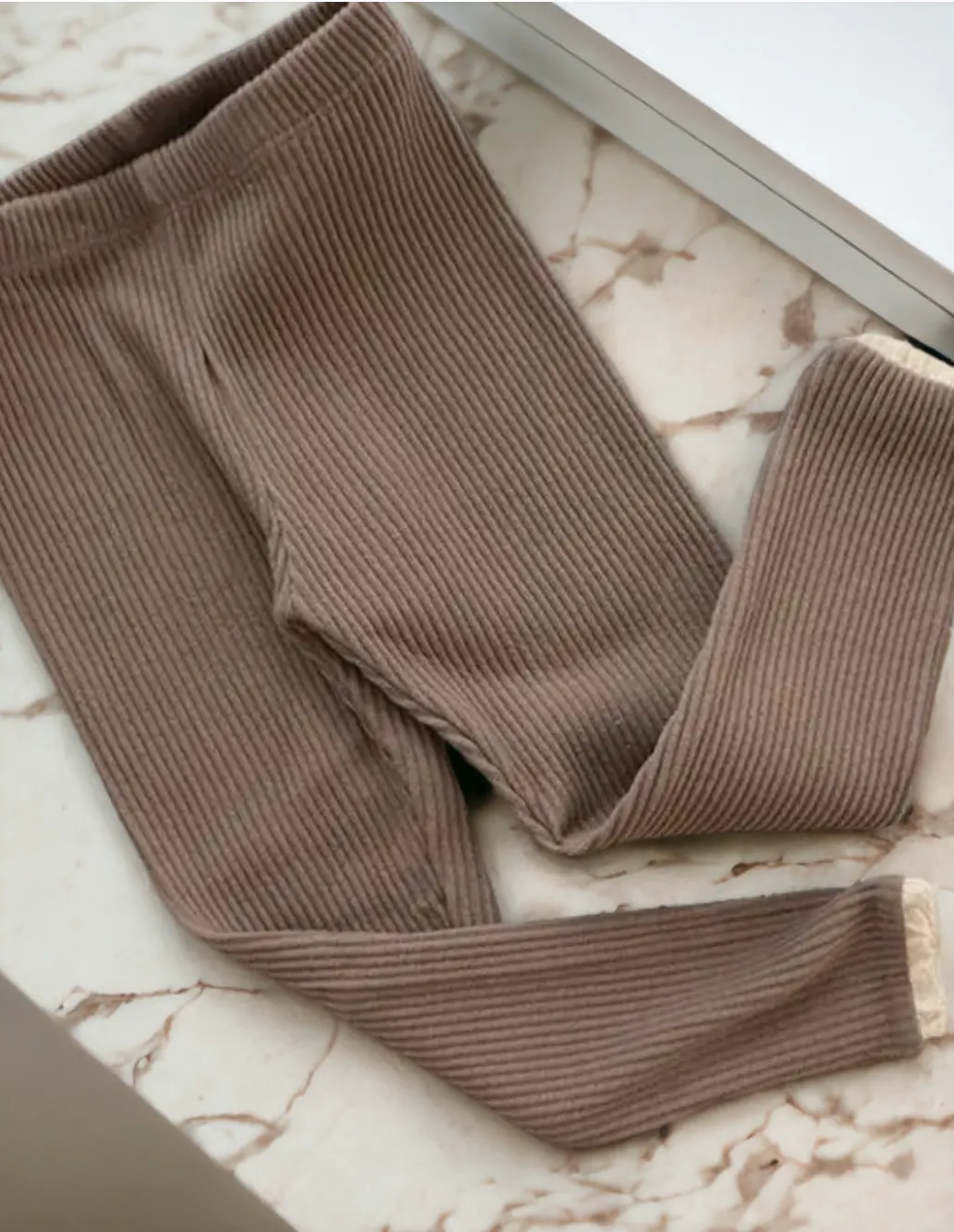 Organic Cotton Ruffle Leggings (Brown)